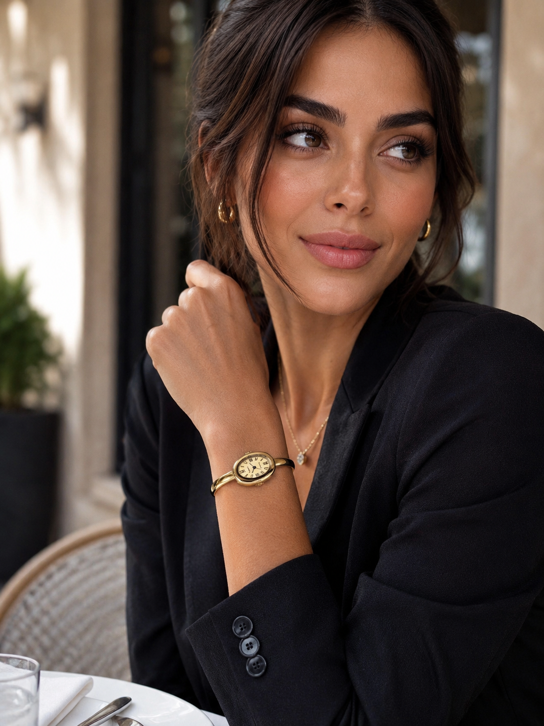 Montre Femme en acier doré Quartz – Cadran Ovale Chiffres Romains